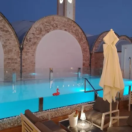 Alojamento de Acomodação e Pequeno-almoço Cleros Sky Lounge 4*