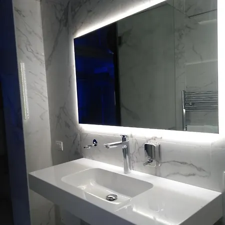 Alojamento de Acomodação e Pequeno-almoço Cleros Sky Lounge 4*