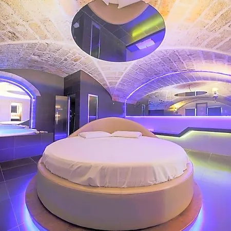 Cleros Sky Lounge לינה וארוחת בוקר 4*